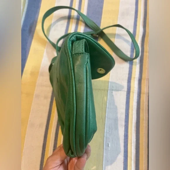 🚫 sold 🚫 Aigner Sling Bag (Open to reasonable offer) - Picture 7 of 10